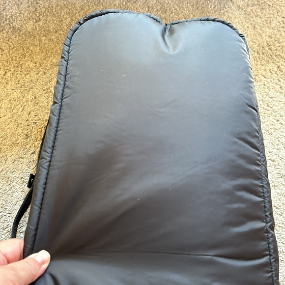 Quilted GAIAM lite traveler duffel bag - Picture 10 of 16